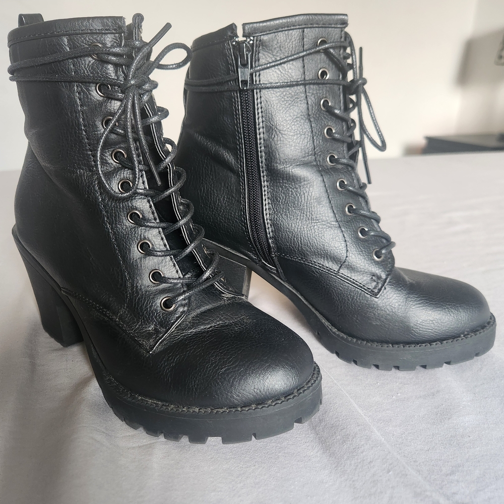 Zigi Soho Black Leather Lace-Up Boots